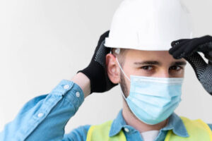 adicional de insalubridade e periculosidade: homem com equipamentos de segurança